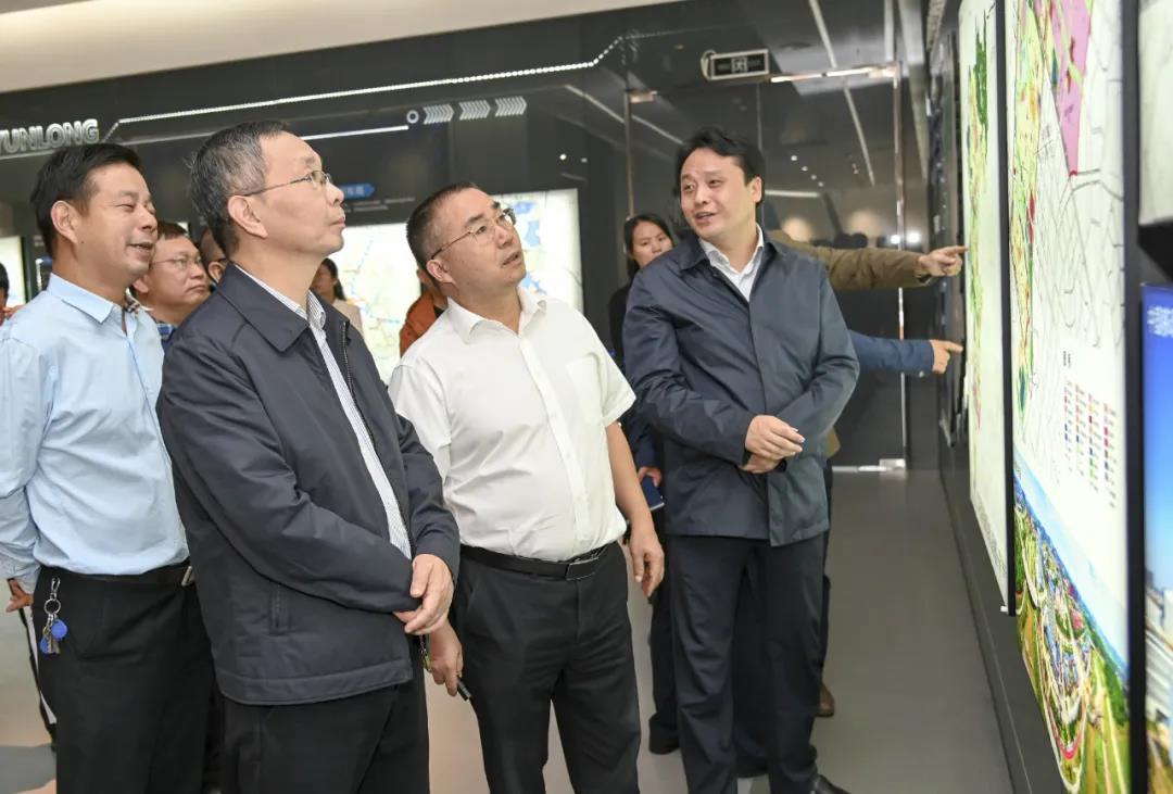 刘会才,市直相关单位负责人张江华,周志云,向平,刘海宾,李能斌,黄升阳